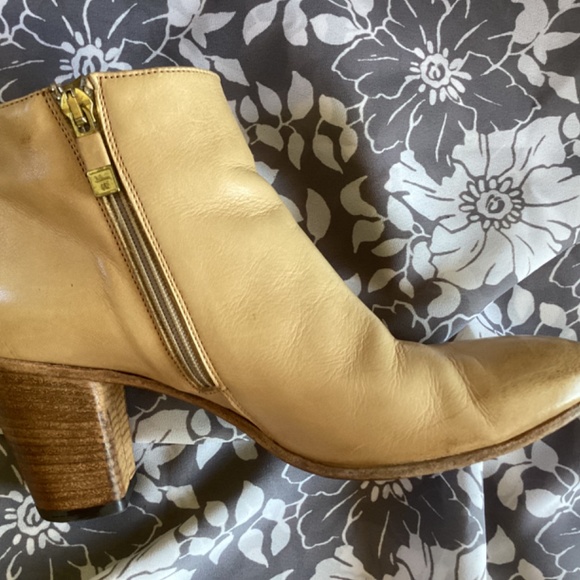 Alberto Fermani Cream Leather Heel Boot - Picture 8 of 9